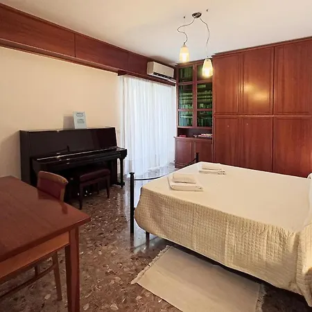 Naveen's House Casa * Rome